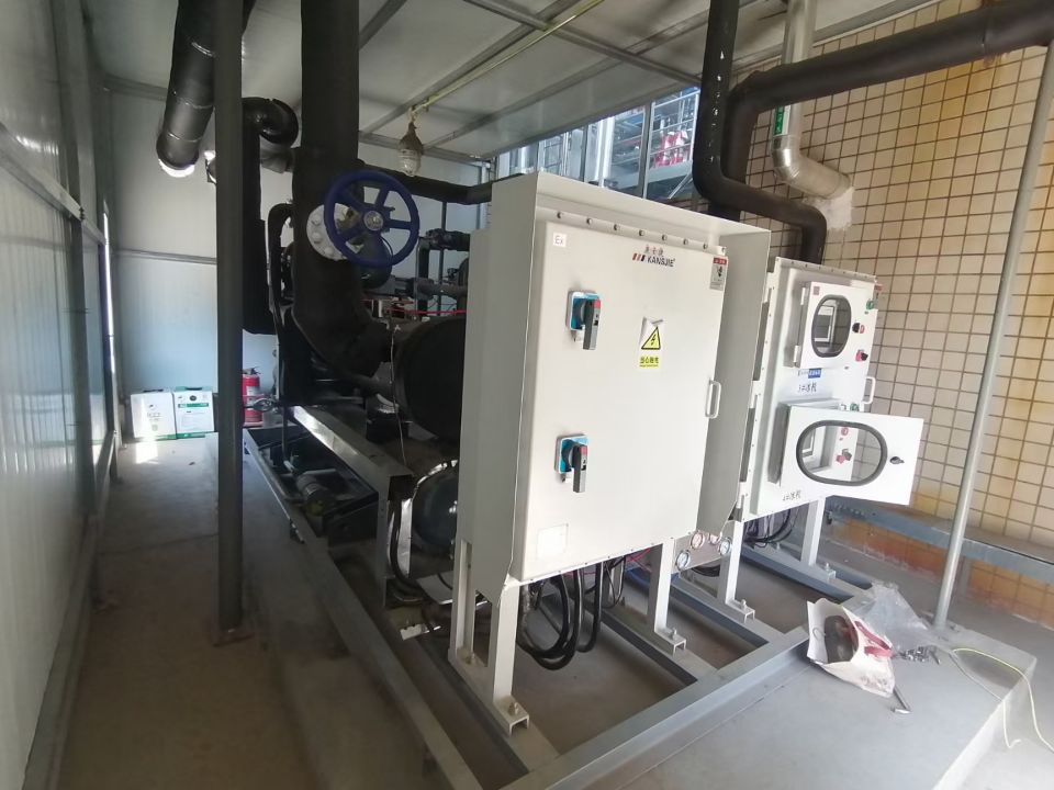 雙機雙極水冷螺桿式防爆冷水機組